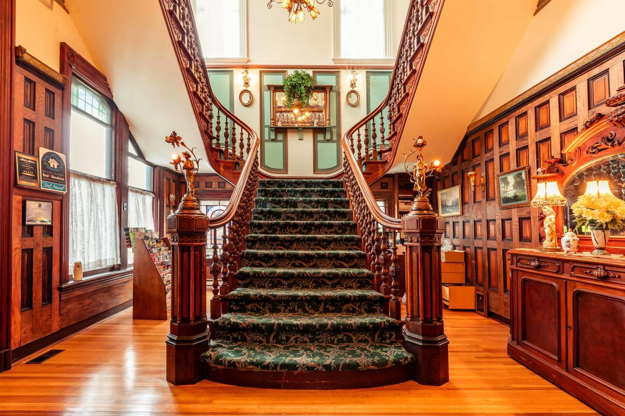 Amethyst Inn Victoria Bagian luar foto