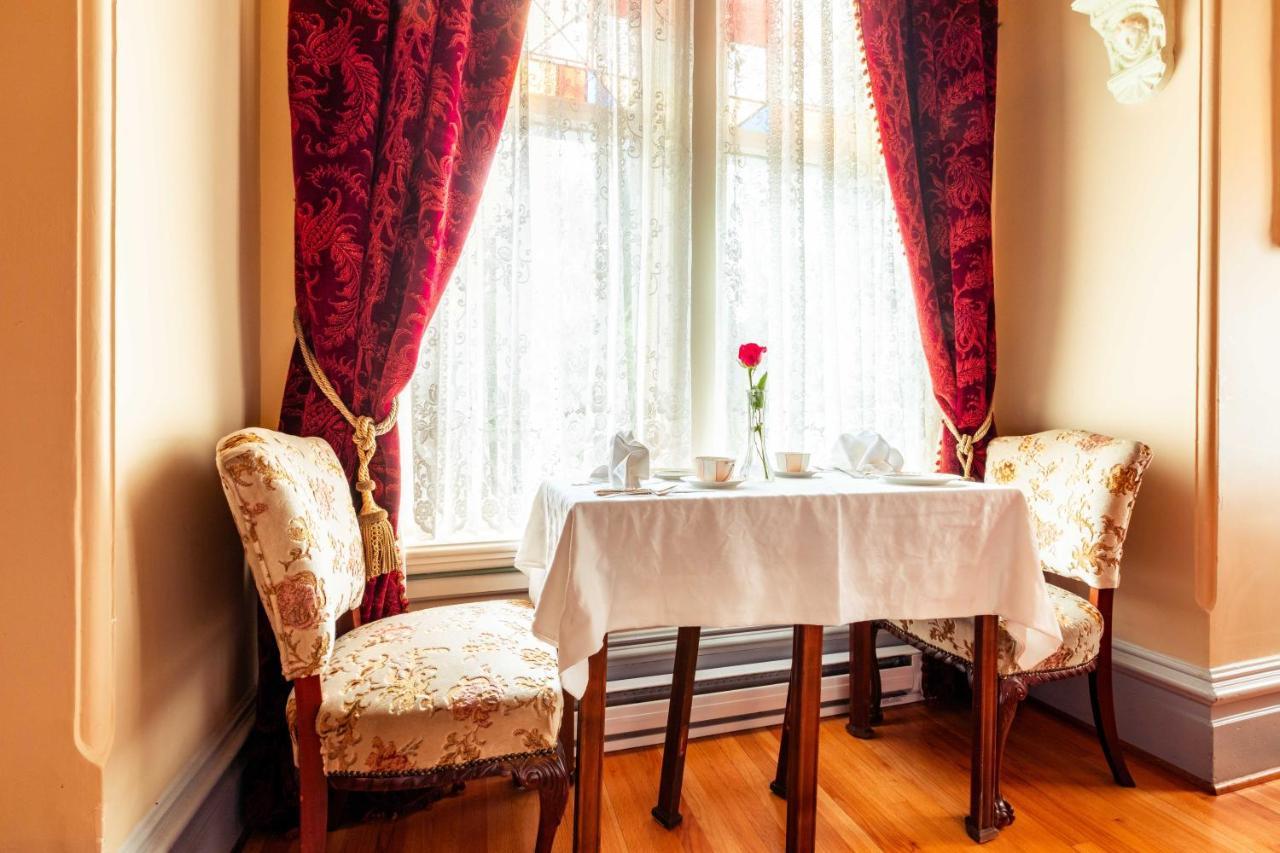 Amethyst Inn Victoria Bagian luar foto