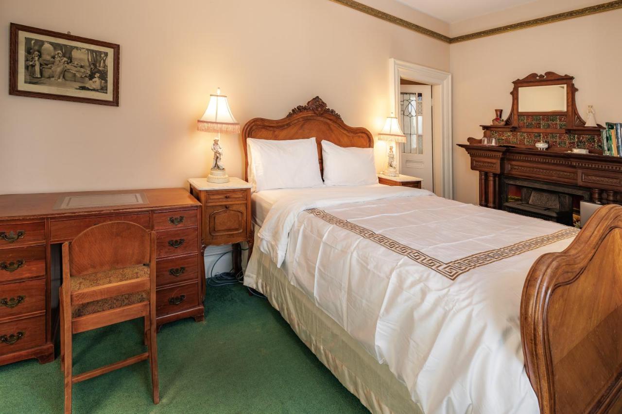 Amethyst Inn Victoria Bagian luar foto