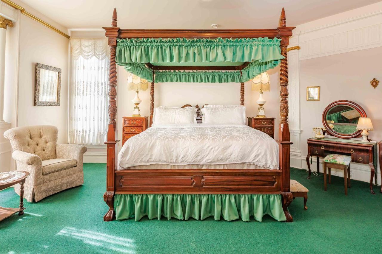 Amethyst Inn Victoria Bagian luar foto
