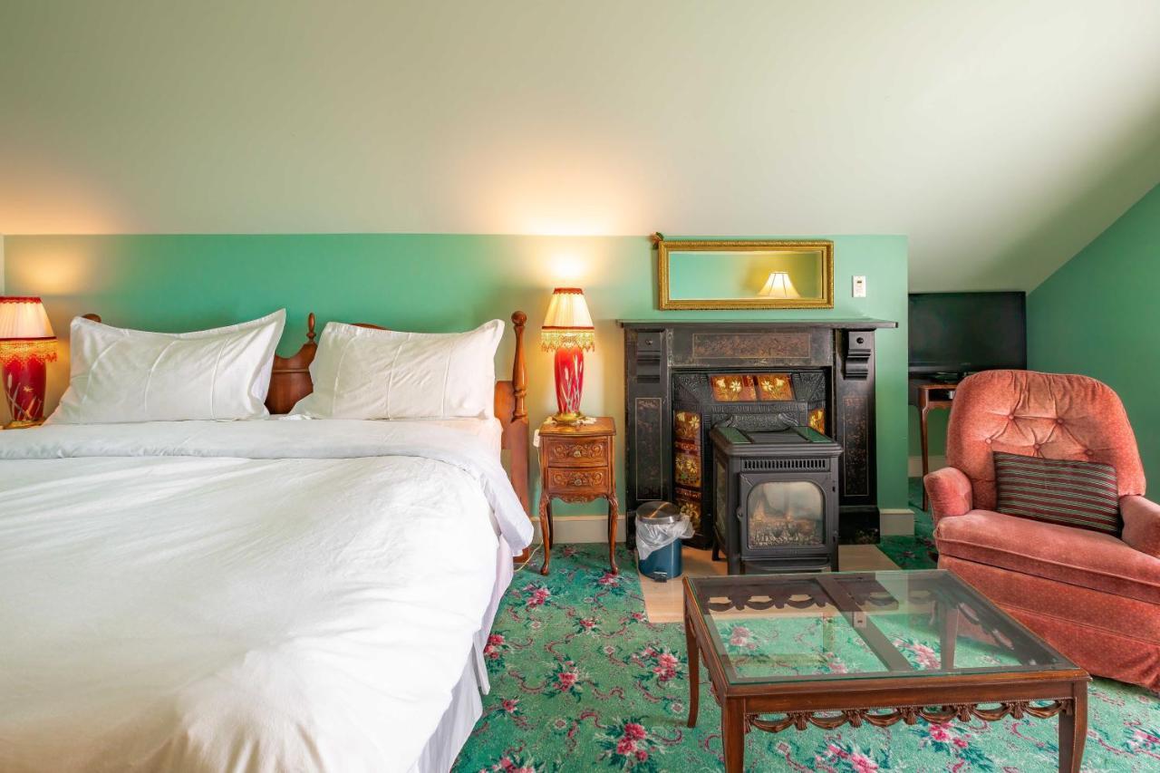 Amethyst Inn Victoria Bagian luar foto