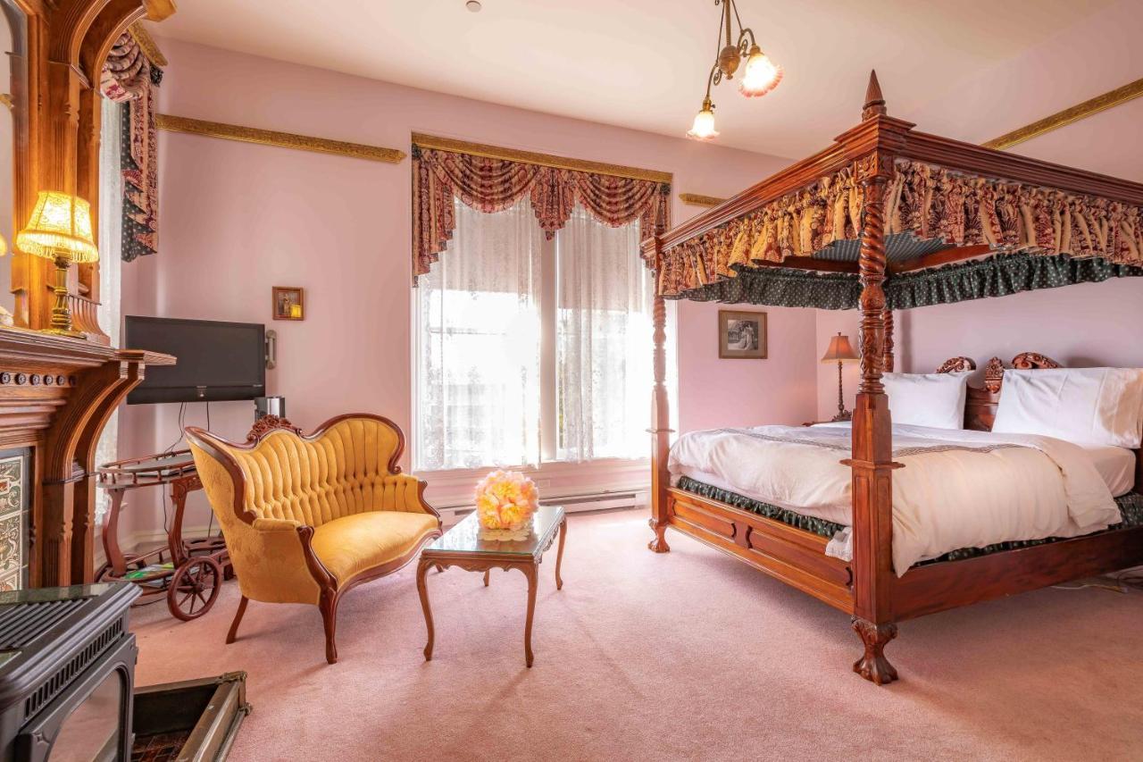 Amethyst Inn Victoria Bagian luar foto