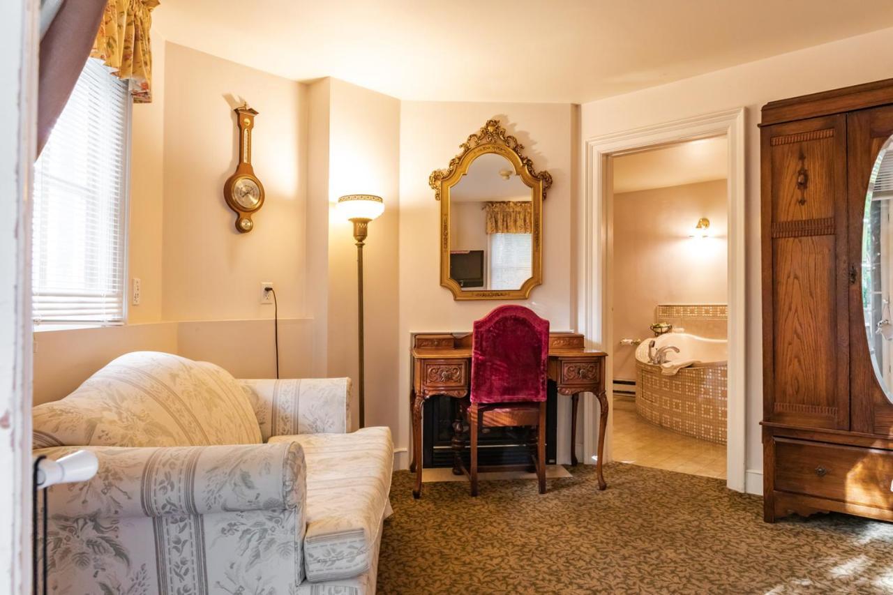 Amethyst Inn Victoria Bagian luar foto
